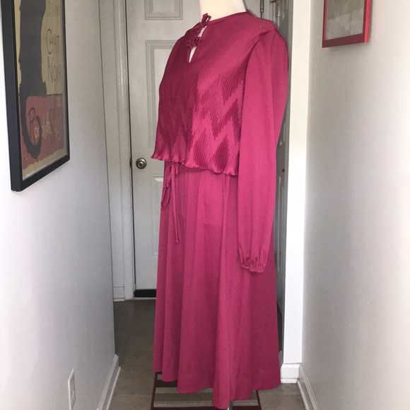 Vintage Pleat top dress with Tie front and Belt 😘 - Picture 8 of 8